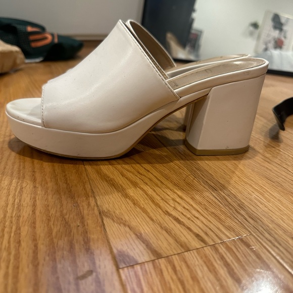 White mule heels - Picture 4 of 4